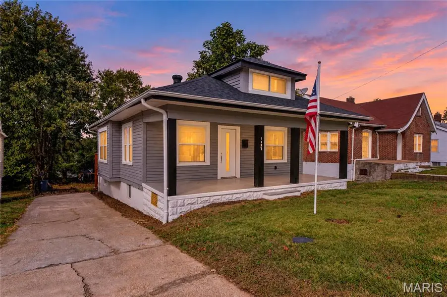 1321 Weleba AVE, St Louis, MO 63121