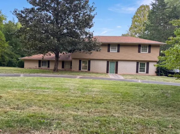 592 Woodland Dr, Paducah, KY 42001