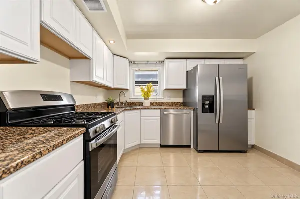 240-29 68th AVE, Douglaston, NY 11362