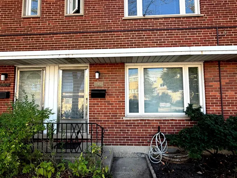 2507 W Howard ST, Chicago, IL 60645