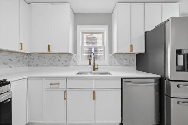 5439 W Congress Pkwy, Chicago, IL 60644