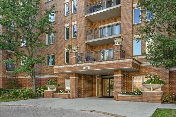 655 Perrie DR #605, Elk Grove Village, IL 60007