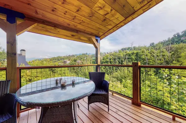 567 Edgewood Dr, Gatlinburg, TN 37738