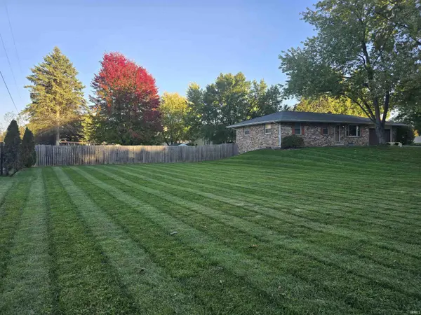 2905 Sandra LN, Winona Lake, IN 46590