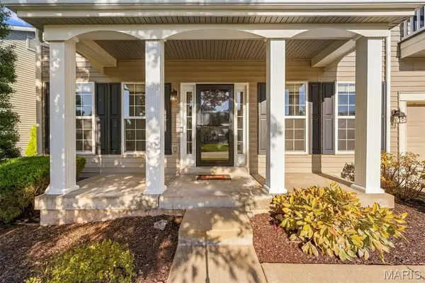 284 Greenshire LN, Dardenne Prairie, MO 63368