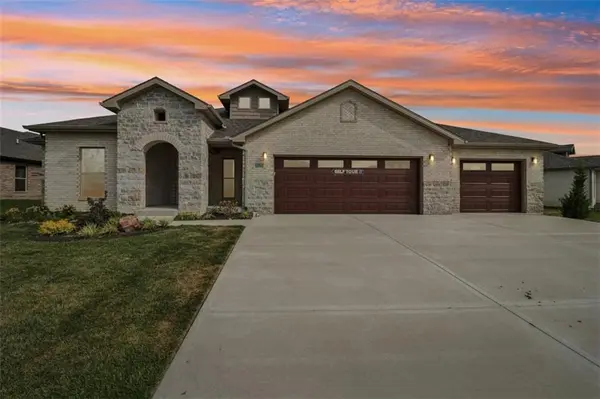 18430 W 195th TER, Spring Hill, KS 66083