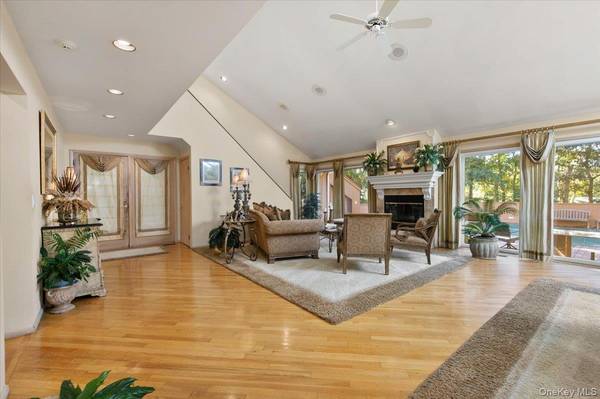 59 Washington Heights AVE, Hampton Bays, NY 11946