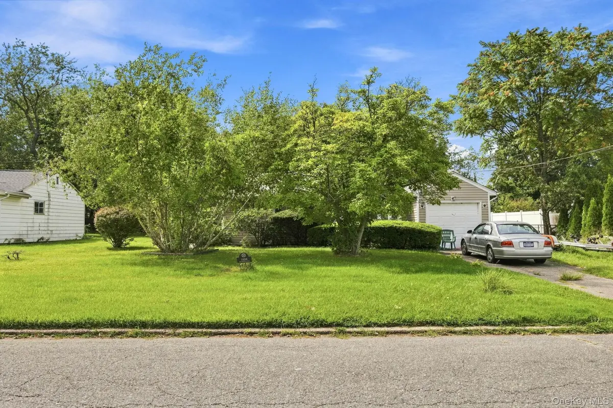 1058 Bay Shore AVE, Bay Shore, NY 11706