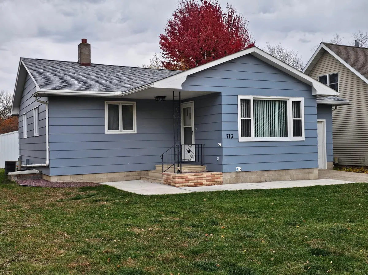 713 S Elm ST, Lamberton, MN 56152