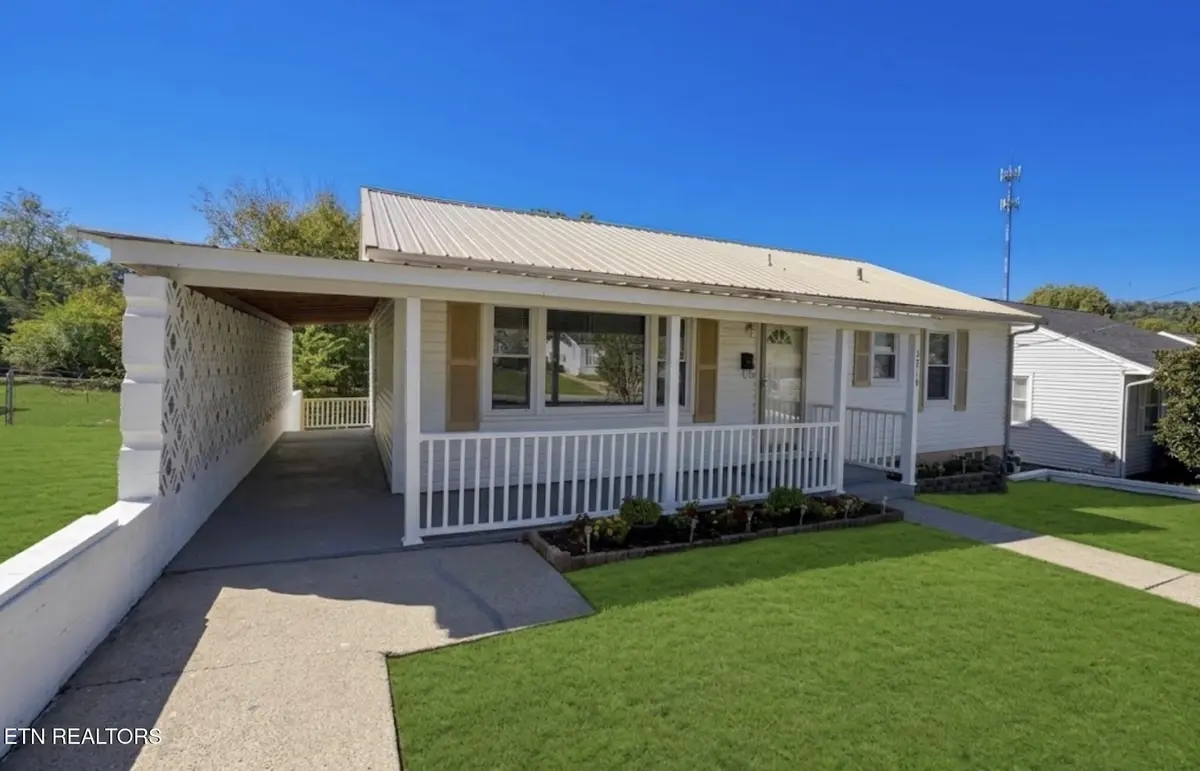 3215 Barton St, Knoxville, TN 37917