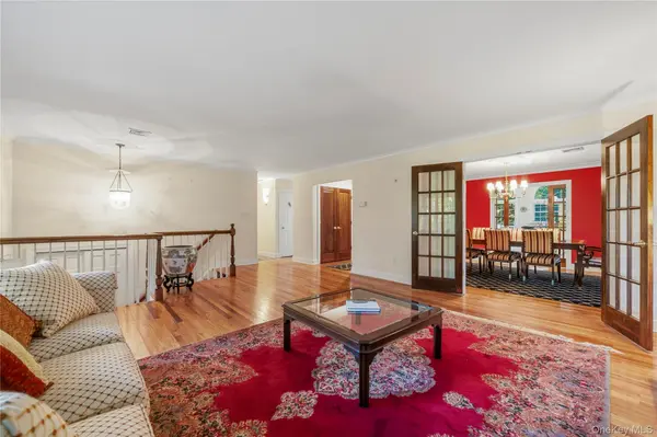 7 Almond CT, New City, NY 10956