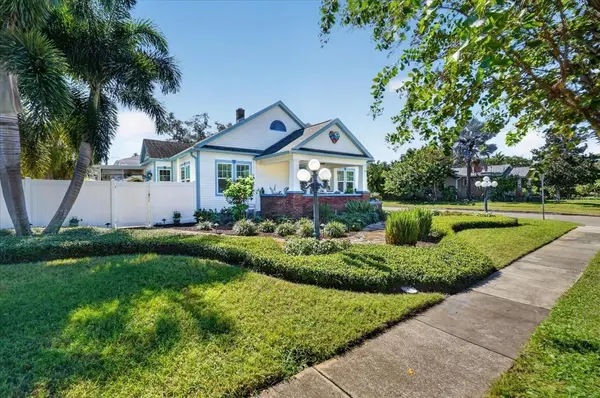 2890 8TH AVE N, St Petersburg, FL 33713