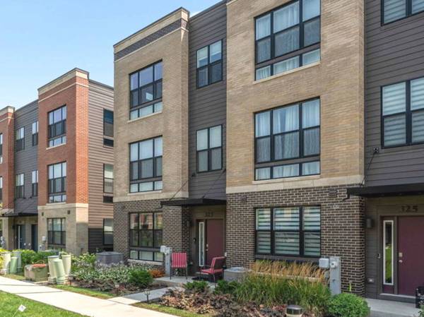323 Summit CIR, Lombard, IL 60148