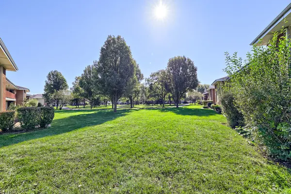 1101 E Algonquin RD #6, Arlington Heights, IL 60005