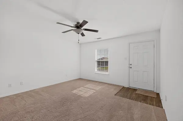 109 Fairfax LN, Jarrell, TX 76537