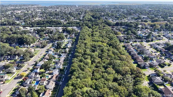 66 Euclid AVE, Massapequa, NY 11758