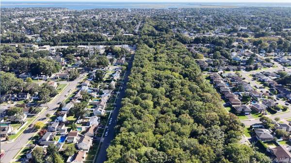66 Euclid AVE, Massapequa, NY 11758