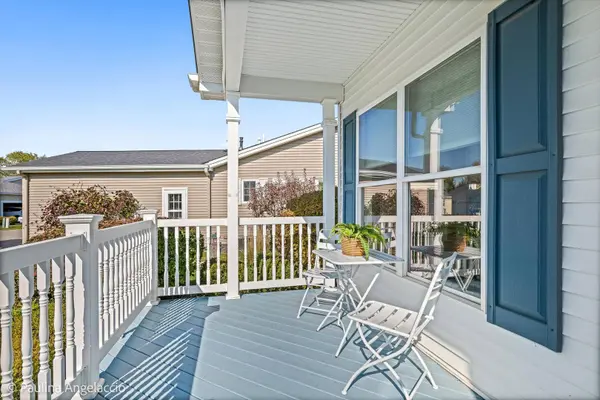 19 Rocking Horse LN, Grayslake, IL 60030