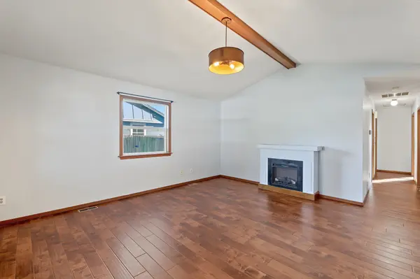 4230 N Stratford LN, Bel Aire, KS 67226