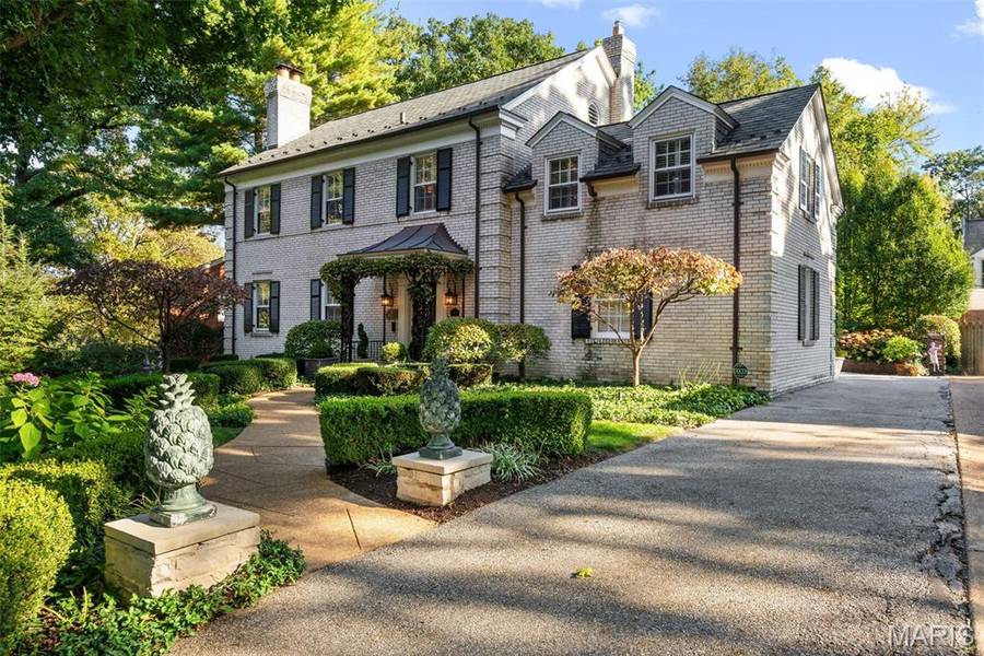 8150 Stanford AVE, St Louis, MO 63130