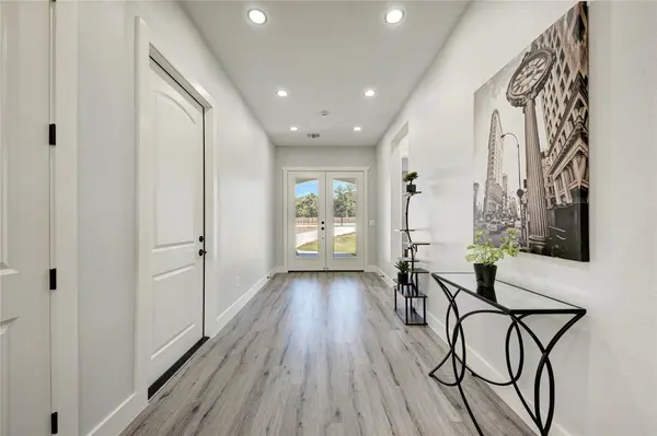 123 Los Robles RD, Elgin, TX 78621