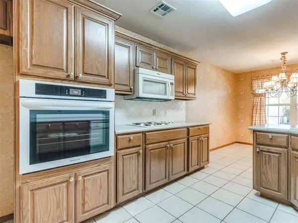 2455 Manchester DR #29, The Village, OK 73120