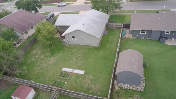 4230 N Stratford LN, Bel Aire, KS 67226