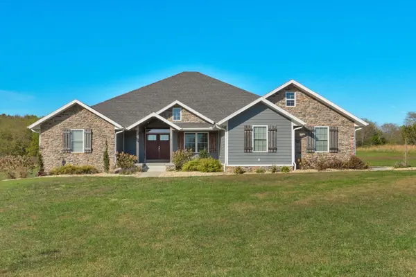 681 Headwaters DR, Marshfield, MO 65706