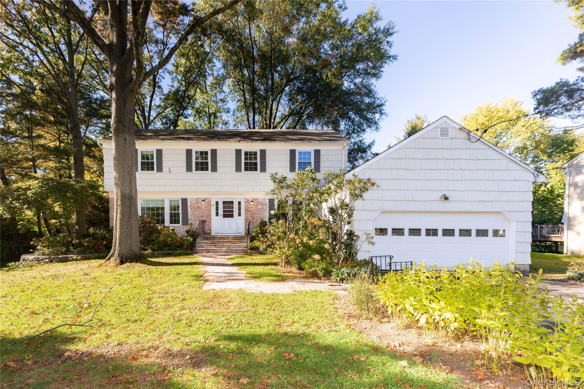 19 Boxwood PL, Rye Brook, NY 10573