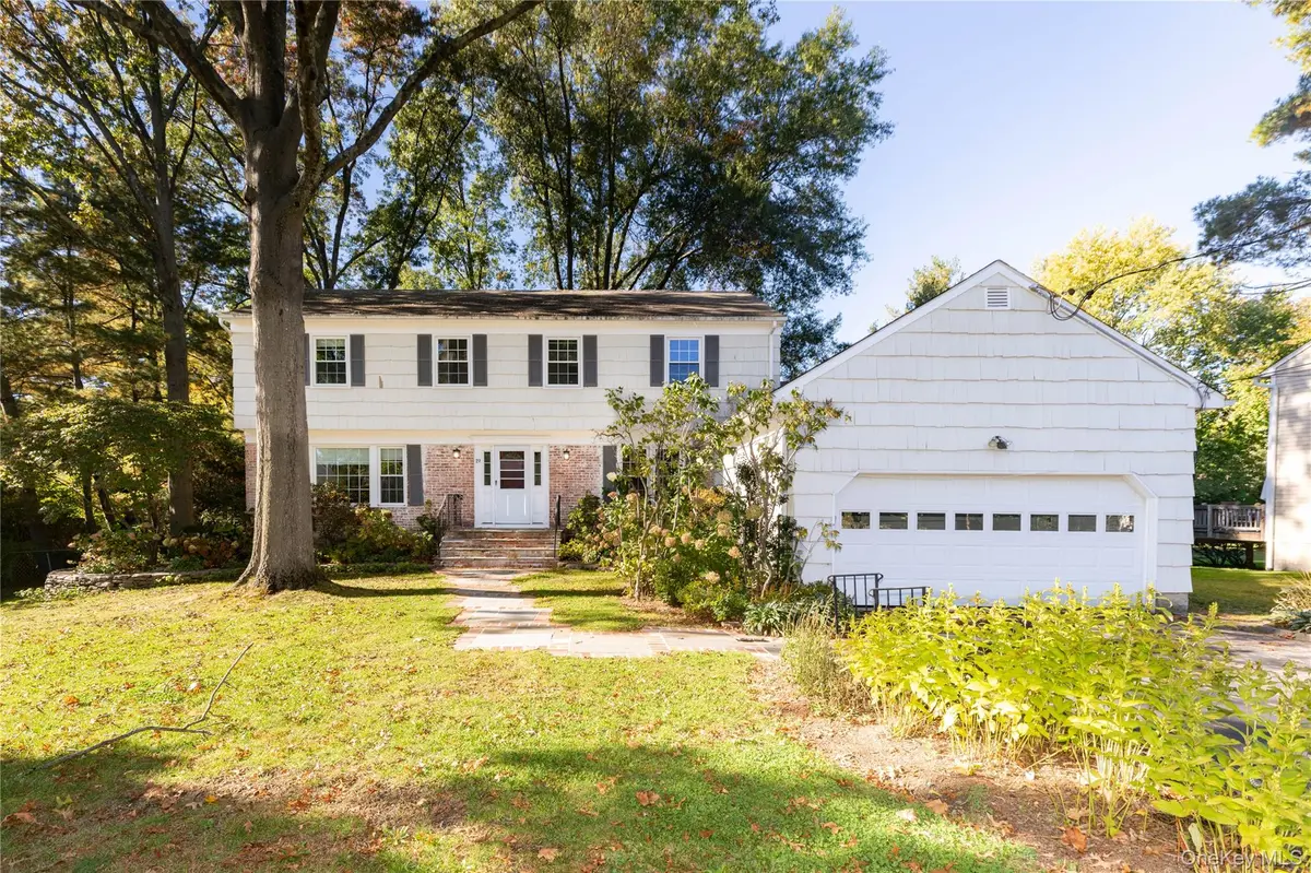 19 Boxwood PL, Rye Brook, NY 10573
