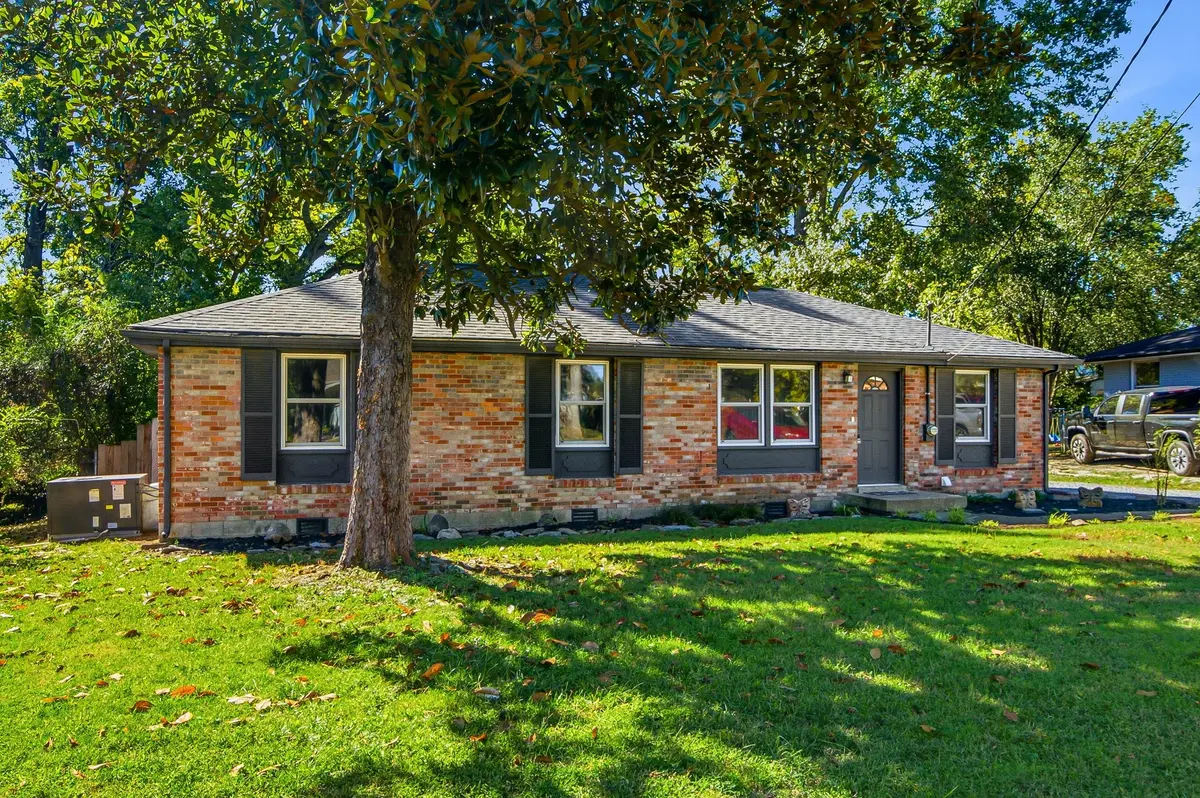 5035 Bonnameade Dr, Hermitage, TN 37076