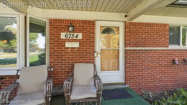 6754 Olen ST, Shelby, MI 48317