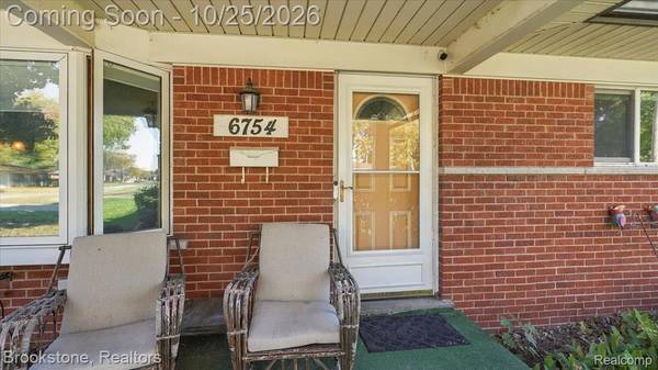 6754 Olen ST, Shelby, MI 48317