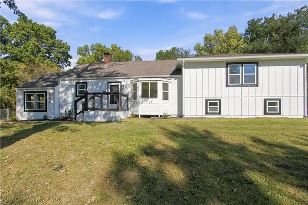 9304 E 68th TER, Raytown, MO 64133