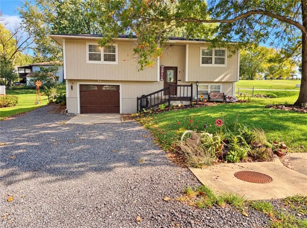 7 Stevens RD, Eudora, KS 66025