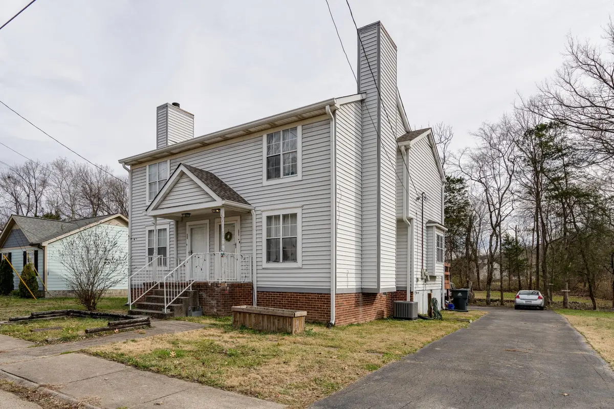 2142 Mullen Cir, Nashville, TN 37217