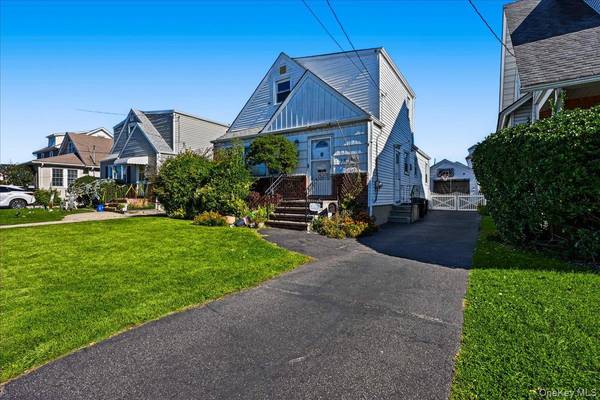 25 Poplar ST, West Hempstead, NY 11552
