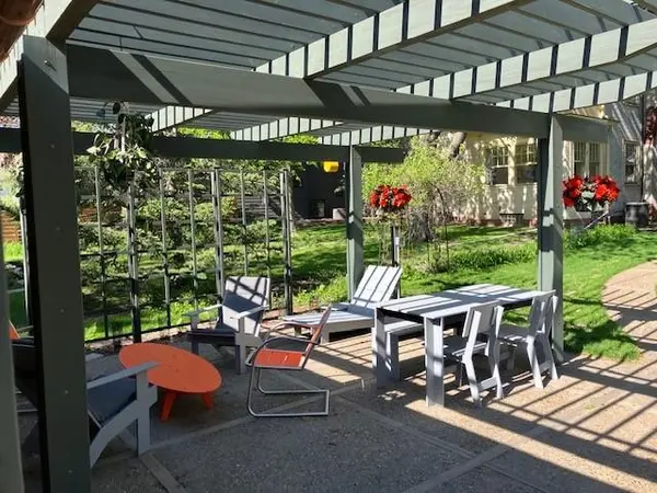 377 Woodlawn AVE, Saint Paul, MN 55105