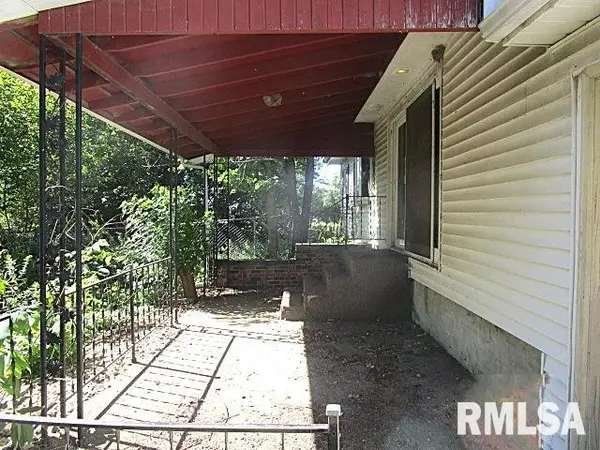 210 W WASHINGTON ST, Magnolia, IL 61336