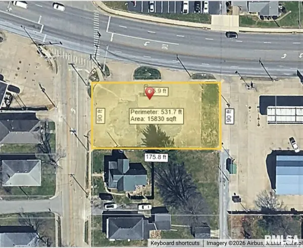 303 E DeYoung ST, Marion, IL 62959