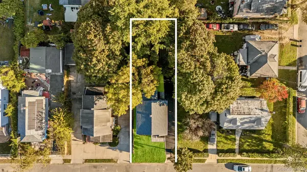 8 Maple ST, Freeport, NY 11520