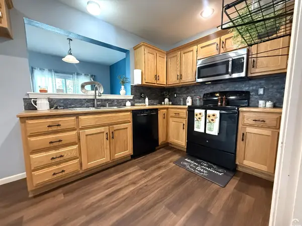 940 N Field Stone DR, Lawrence, KS 66049