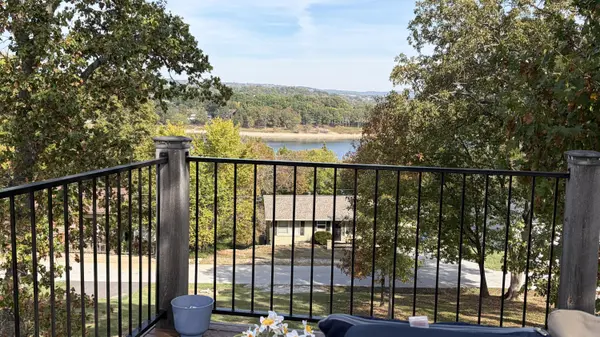 335 Bonanza DR, Kimberling City, MO 65686