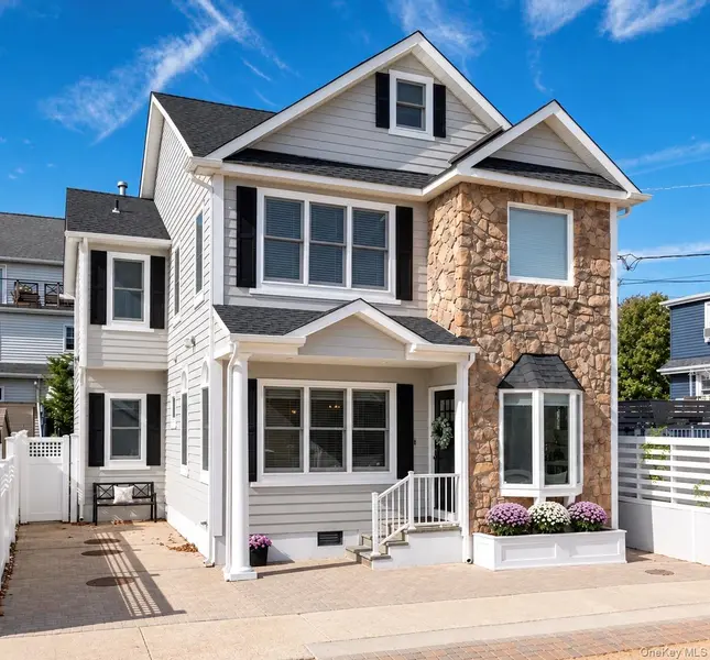 55 Cedarhurst AVE, Point Lookout, NY 11569