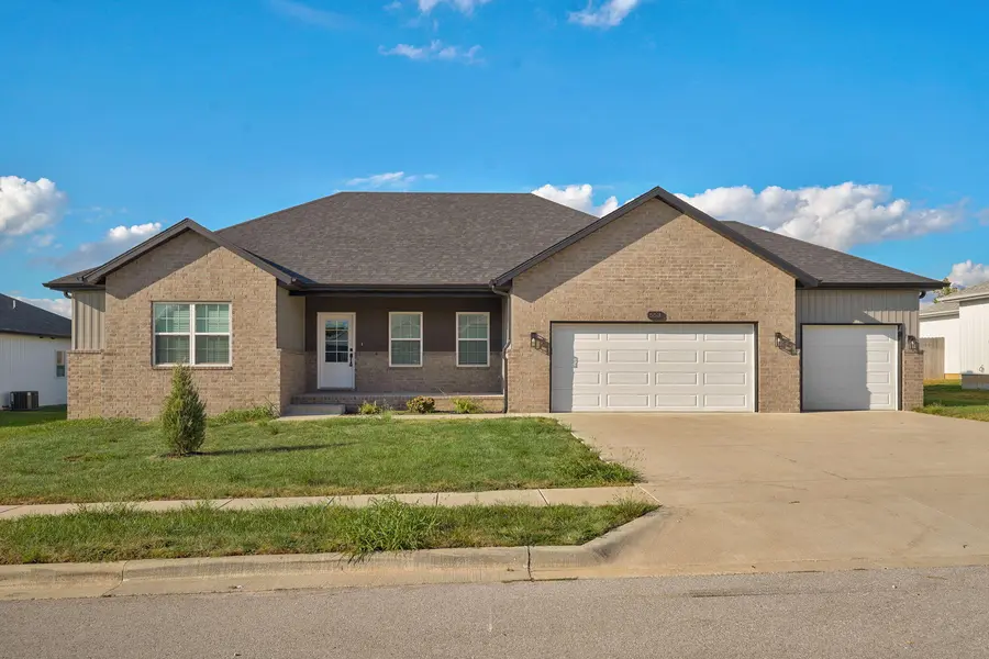 553 Delaware CT, Rogersville, MO 65742