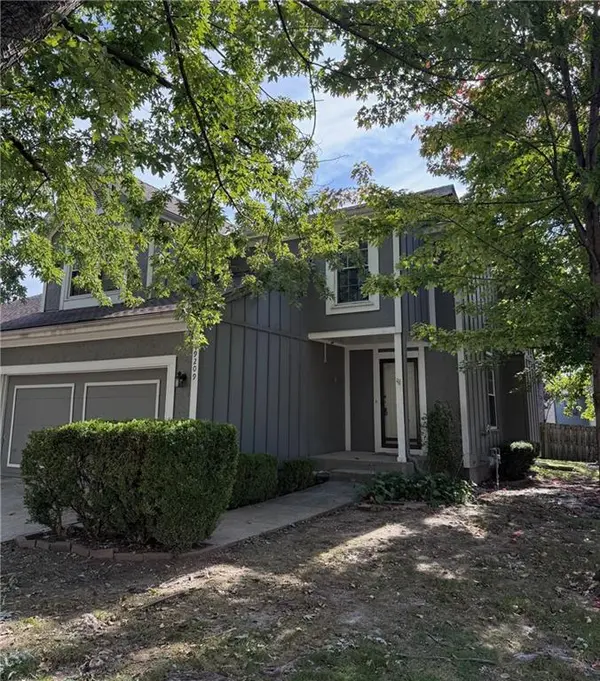 9209 W 121st TER, Overland Park, KS 66213
