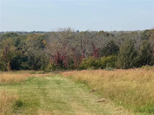 8840 Waverly RD, De Soto, KS 66218