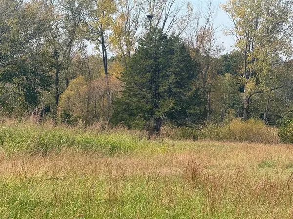 8840 Waverly RD, De Soto, KS 66218