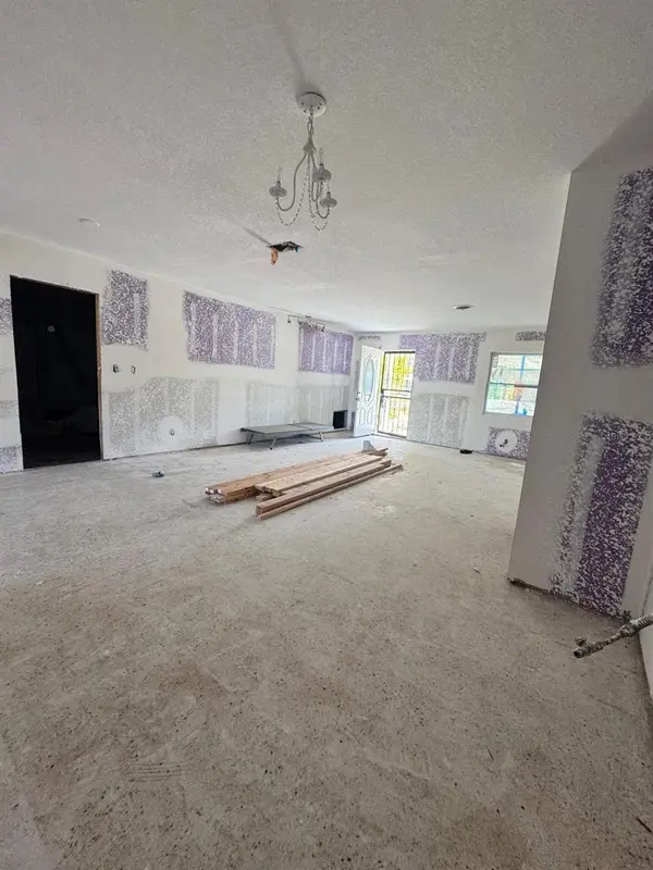 4990 VENETIAN BLVD NE, St Petersburg, FL 33703
