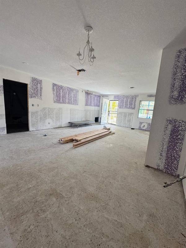4990 VENETIAN BLVD NE, St Petersburg, FL 33703